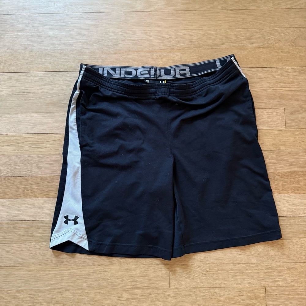 Under Armour Loose Black Athletic Shorts | Size: Medium